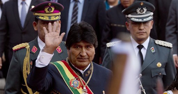 El Presidente De Bolivia Evo Morales Saluda Mientras Llega Al Congreso Nacional Para Su Informe De AÒos De Gobierno En La Paz Bolivia El Domingo De Enero De ap Fotojuan Karita