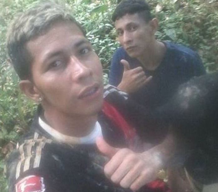 Brayan Bremer Y Los Prófugos Posando En Una Selfie Foto Facebook