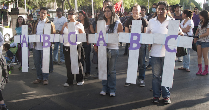 Marcha Que Conmemora La Tragedia En La Guardería Abc En Hermosillo Sonora La Pgr Abrió Nuevas Líneas De Investigación Donde Una De Ellas Que Es Sostenida Por Los Padres De Las Víctimas Habla De Que El Incendio Fue Provocado La Marcha Culminará En El Zócalo Capitalino Con Un Reclamo De Justicia Y No Olvido Foto Francisco RodrÍguez Cuartoscurocomfoto Francisco RodrÍguez Cuartoscurocom