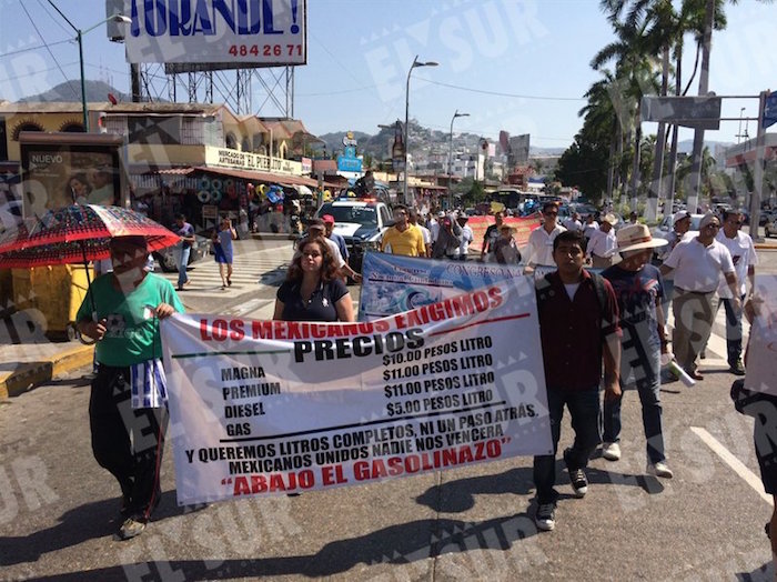 Acapulco Protestan Contra El Aumento Al Precios Del Combustible Foto El Sur Jesús Trigo