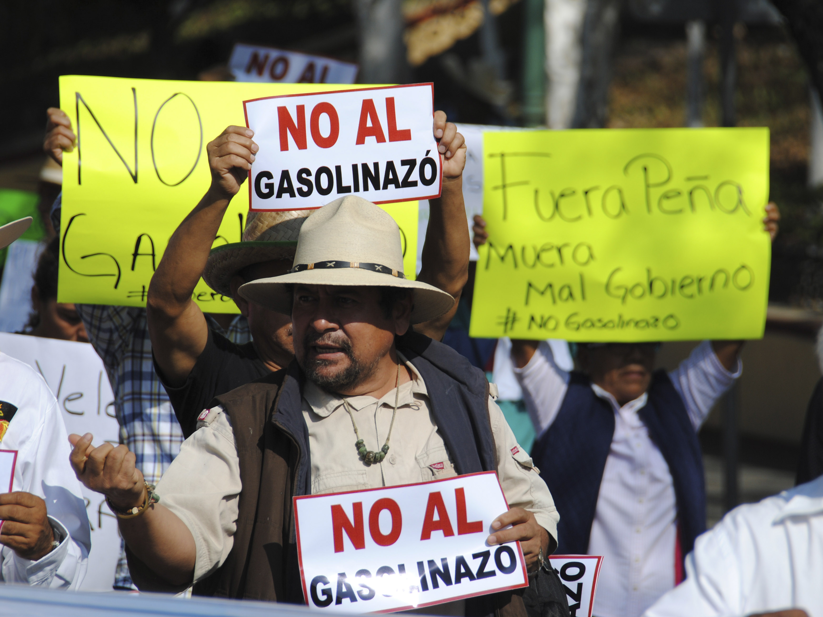 Miles de ciudadanos han protestado en los últimos días por el aumento al precio de la gasolina. Foto: José I. Hernández, Cuartoscuro