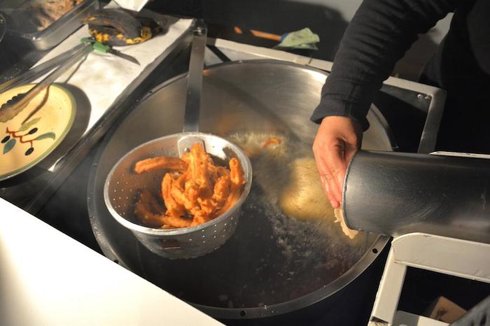 Churros callejeros en Boyle Heights.. Foto: Javier Cabral, Vice