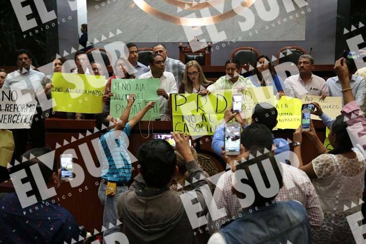 La protesta en el Congreso. Foto: Jessica Torres, El Sur