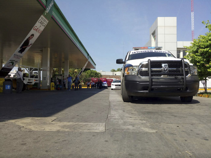 Destrozos gasolinera