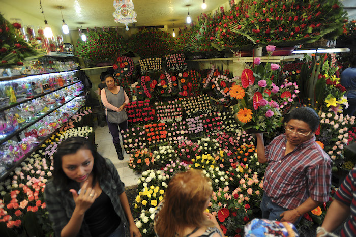 El mercado de Jamaica, uno de los favoritos de Ladrón de Guevara. Foto: Cuartoscuro