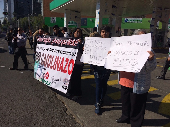 Manifestantes En La Gasolinera De Hidrosina Foto Sinembargo