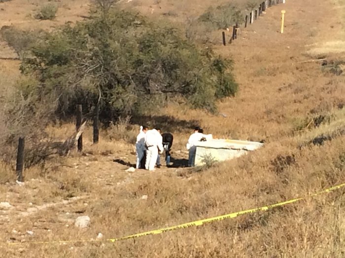 Fue a las 3:30 de la tarde del domingo cuando se dio el reporte del hallazgo del cuerpo en la carretera Monterrey-Saltillo. Foto: Vanguardia