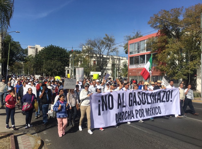 La manifestación hoy en Guadalajara, Jalisco. Foto: Twitter @PoliciaGDL