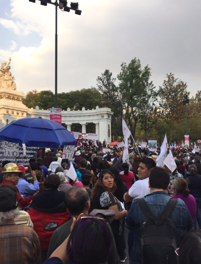 Protesta de Morena hoy, en el Hemiciclo a Juárez de la CdMx. Foto: Agustin Guerrero. ‏@agustingc2012