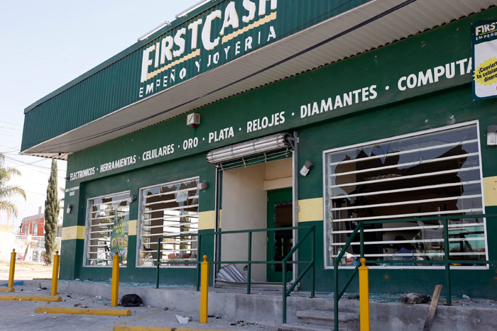 Dos Casas De Empeño Y Una Tienda De Autoservicio Aurrerá Quedaron Con Destrozos Luego De Ser Saqueadas La Tarde De Ayer En Camino a Tlaltepango En La Ciudad De Puebla Foto Cuartoscuro