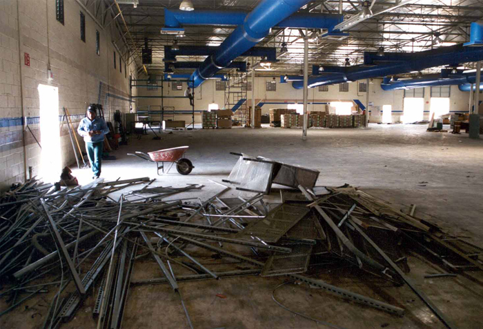 No es la primera vez que se van en masa, y dejan a los obreros y sus familias a su destino. Instalaciones de la Maquila Quality, que ensamblaba artículos electrónicos. En 2002 se fue, junto con otras. Foto: Cuartoscuro