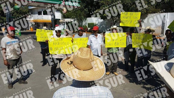 Protestas en Petatlan. Foto: Brenda Escobar, El Sur