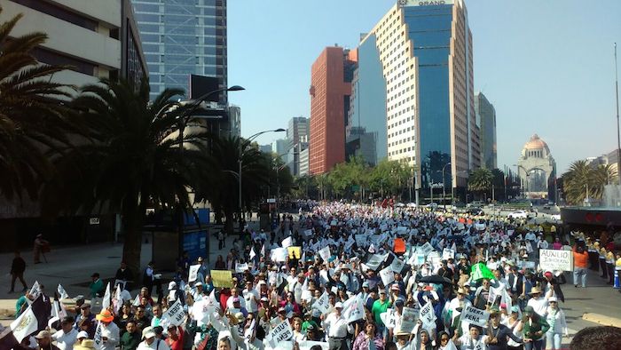 Decenas Se Sumaron Esta Tarde En La Ciudad De México a La Movilización Convocada En Contra Del mega Gasolinazo Foto Juan Luis García Sinembargo