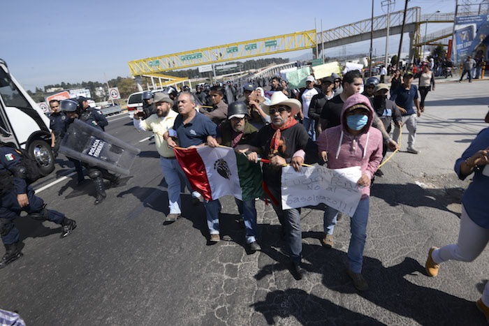 En Ocoyoacac Estado De México Elementos De La Policía Federal Replegaron Un Bloqueo Que Se Mantuvo Durante Varias Horas En La Carretera Toluca méxico Foto Cuartoscuro