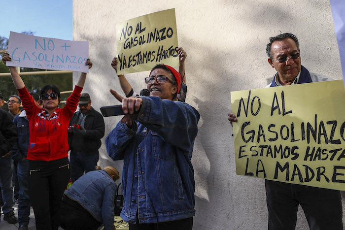 En Hermosillo Sonora Un Grupo De Ciudadanos Tomó Las Instalaciones De La Agencia Fiscal Y La Tesorería Municipal En Protesta Al Gasolinazo Foto Cuartoscuro