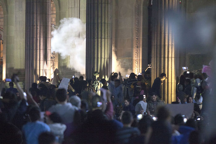 Protesta En El Palacio De Gobierno De Monterrey Nuevo León Foto Cuartoscuro