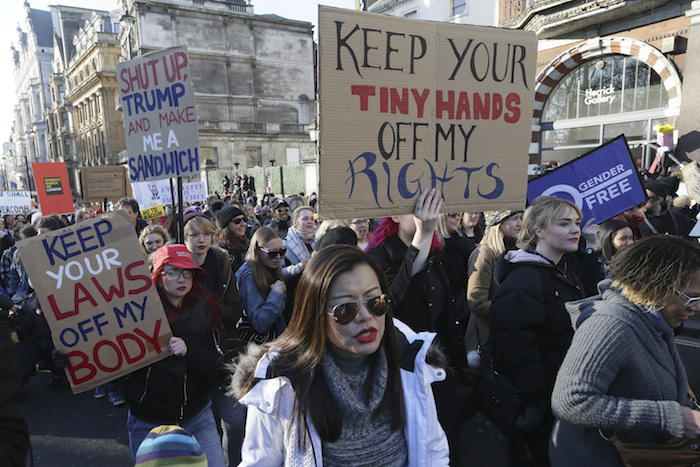 Mujeres demuestran su fuerza en Londres. Foto: AP