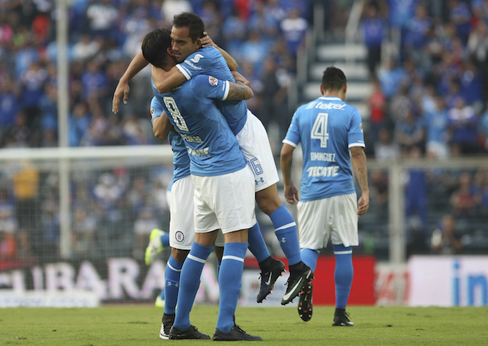 Adrián Aldrete derecha Del Cruz Azul Celebra Su Gol Con Su Compañero Gabriel Peñalba Foto Ap