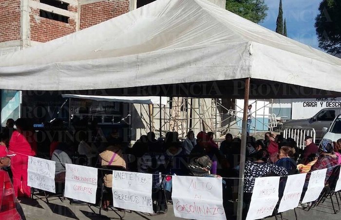 Los ciudadanos que protagonizan la toma del inmueble manifestaron que no bajarán la guardia. Foto: Provincia.