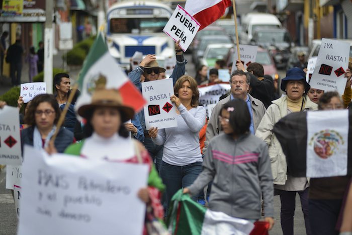 Maestros Y Estudiantes De La Universidad Veracruzana Marcharon Este Día Foto Cuartoscuro