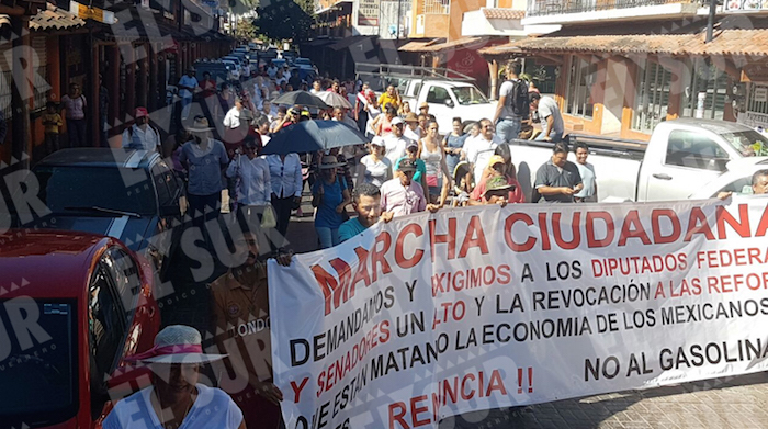 Guerrero, resistencia al "mega gasolinazo". Foto: Brenda Escobar