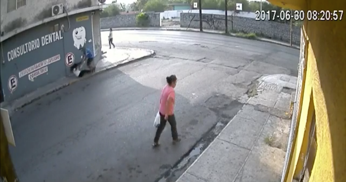 Presunto ladrón golpea a estudiante de preparatoria en Monterrey y ... - SinEmbargo