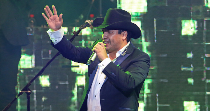 El cantante “Julión” Álvarez es retirado de la lista negra de la Secretaría de Hacienda