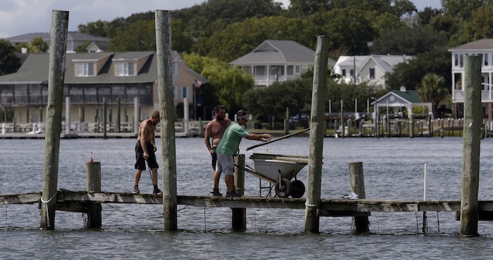 Las Carolinas se preparan para olas de 4 metros: “Florence” tomará fuerza esta noche