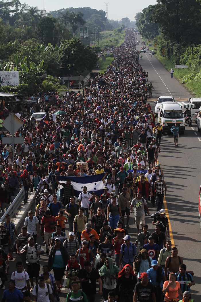 Migrantes hacen parada en Tamachula; su siguiente objetivo es Huixtla, en Chiapas, para luego ir a Oaxaca