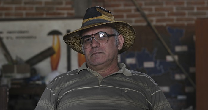 Desafortunadamente la corrupción y la impunidad se mantienen como características centrales del gobierno local, afirma Enrique Hernández Salcedo, líder de autodefensas en el municipio de Yurécuaro, y asegura que hace falta mucho trabajo por hacer para considerar a Michoacán como un estado libre de crimen organizado. FOTO: JUAN JOSÉ ESTRADA