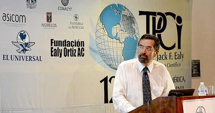 Juan Ramón de Fuente durante su ponencia de clausura de la décimo segunda edición del Taller Jack F. Ealy de Periodismo Científico, el 31 de julio. Foto: Ramón Blanco, ZETA