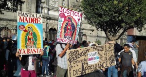 Los manifestantes se dirigen a la Basílica de Guadalupe. Foto: Luis Barrón, SinEmbargo