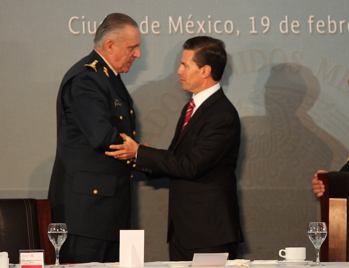 El mandatario deslindó al Ejército de responsabilidades en la desaparición de los normalistas de Ayotzinapa. En la imagen Peña Nieto acompañado del titular de la Sedena, Salvador Cienfuegos. Foto: Cuartoscuro