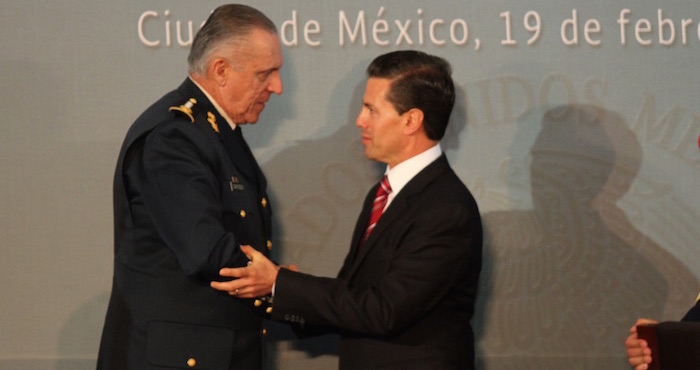 El mandatario deslindó al Ejército de responsabilidades en la desaparición de los normalistas de Ayotzinapa. En la imagen Peña Nieto acompañado del titular de la Sedena, Salvador Cienfuegos. Foto: Cuartoscuro