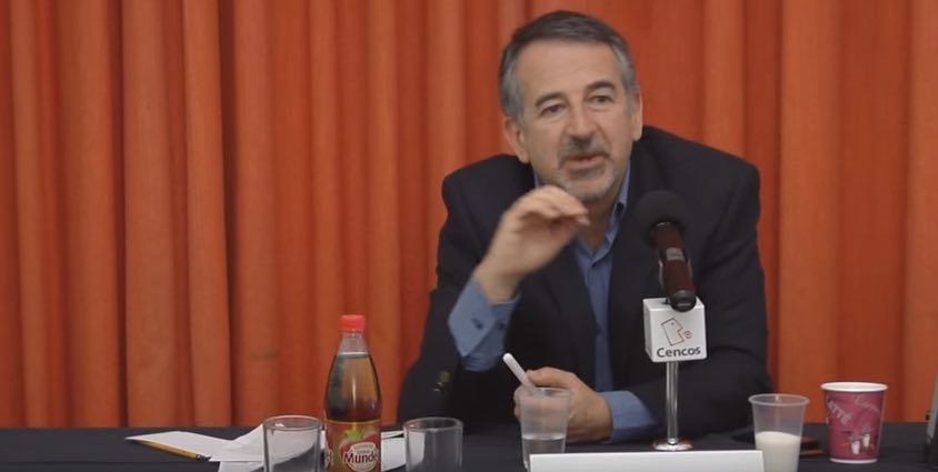 Tomás Calvillo en conferencia de prensa dando a conocer la denuncia sobre el refresco de la trasnacional. Foto: Captura de pantalla