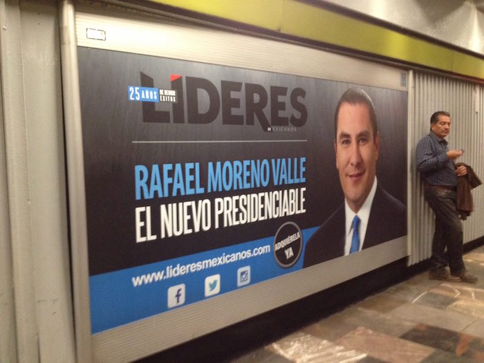 Promocional de la revista Líderes en espectaculares del Metro. Foto: Dulce Olvera, SinEmbargo