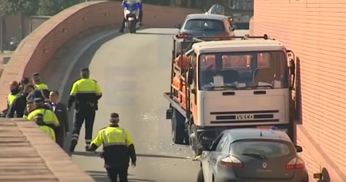 Detienen A Tiros A Conductor De Camión Robado Cargado De Gas Butano