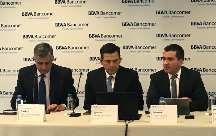 IP y banca insisten en que el NAIM inhibe inversión; Ebrard: 15 países quieren apostarle ya a México