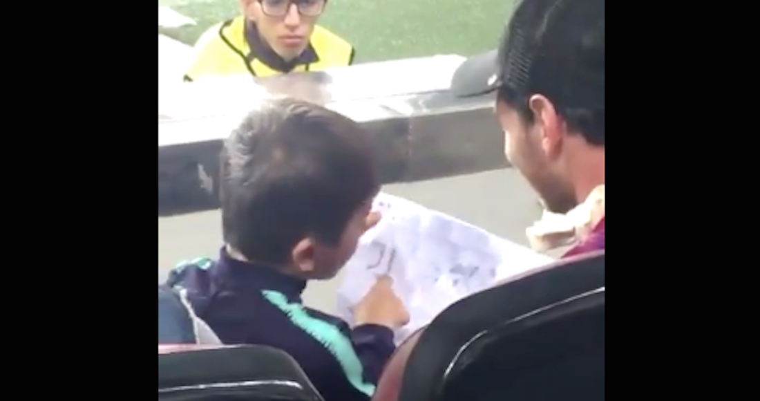 Video El Hijo De Messi Le Regala Un Dibujo Con El Escudo De