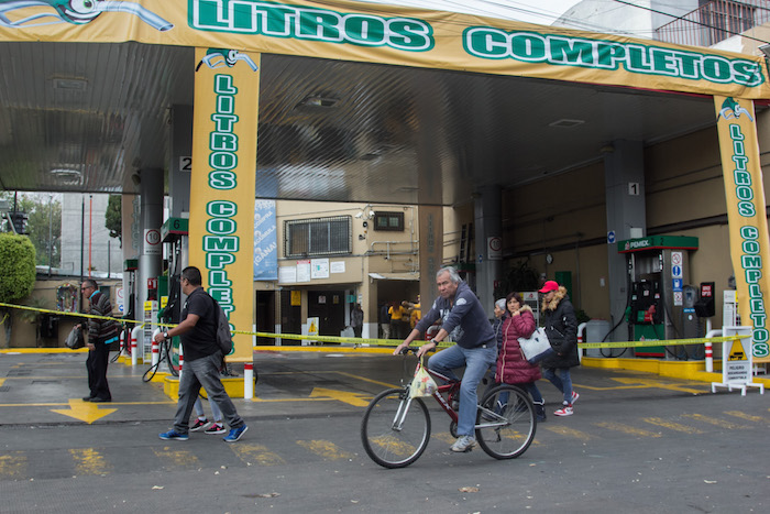 La CdMx pide cargar la gasolina según el engomado: mañana toca al azul, el martes al amarillo…