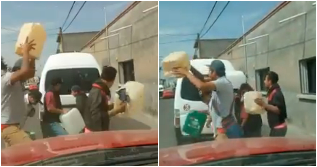 VIDEO: Jóvenes bailan "Payaso de Rodeo" mientras esperan 