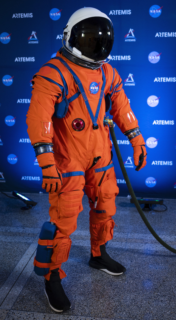 La NASA Comparte FOTOS Y VIDEO De Los Trajes Para La Primera Mujer Y El ...