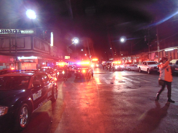 Los cuerpos de seguridad siguieron llegando en el transcurso de la madrugada al Metro Tacubaya. Foto: Carlos Vargas, SinEmbargo