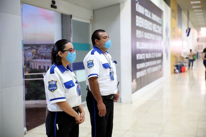 Yucatán Instala Filtros De Vigilancia Sanitaria Para Fortalecer La Detección De Casos Sospechosos De Coronavirus En Aeropuertos Y Terminales De Camiones Foto Francisco Balderas Cuartoscuro