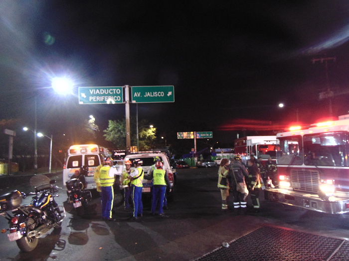 Los servicios de emergencia acudieron al lugar de los hechos. Foto: Carlos Vargas, SinEmbargo