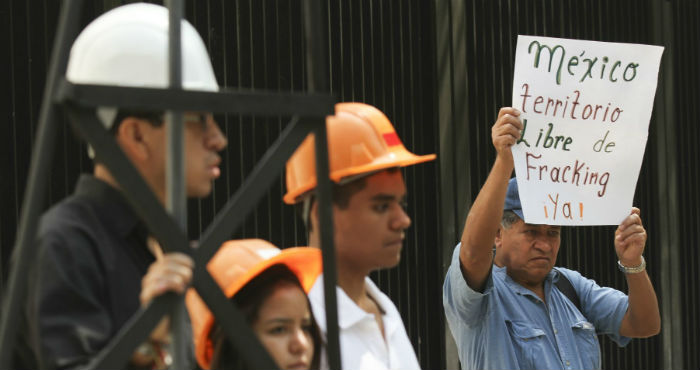 "Si hablamos de fracking, el panorama no es mejor, se está usando una técnica peligrosa, prohibida en otros países por la severidad de sus impactos ambientales y a la salud humana al amparo de los compromisos que ha adquirido el Gobierno mexicano para incrementar la producción petrolera y gasífera del país". Foto: Adolfo Vladimir, Cuartoscuro