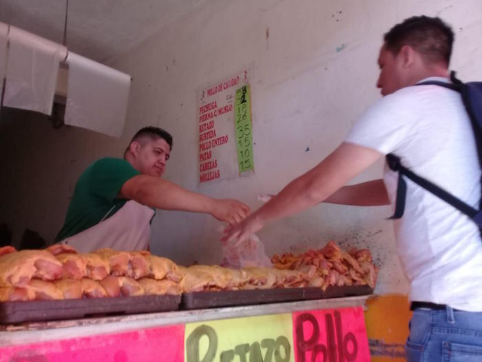 paro-mujeres-hombres-comprando