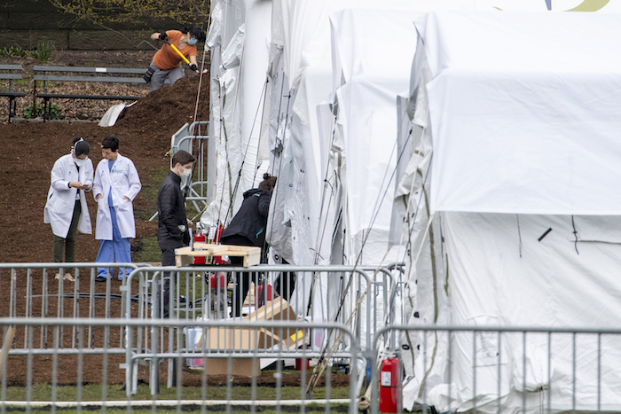 Médicos Erigen Un Hospital De Campaña En El Central Park De Nueva York El De Marzo De Foto Mary Altaffer Ap