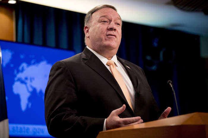 El Secretario de Estado norteamericano Mike Pompeo habla durante una conferencia de prensa, el martes 31 de marzo de 2020, en Washington, D.C.