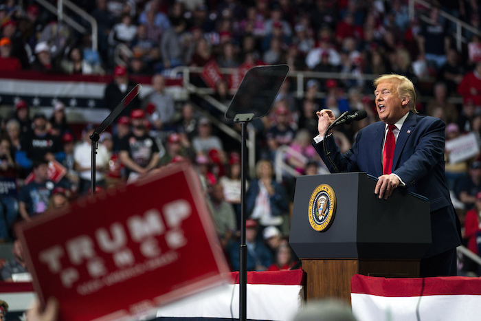 Donald Trump Arengando a Su Base En Un Acto En Charlotte Carolina Del Norte El De Marzo Del